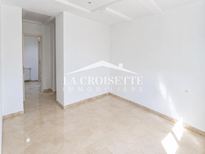 Triplex S+4 avec piscine à La Soukra